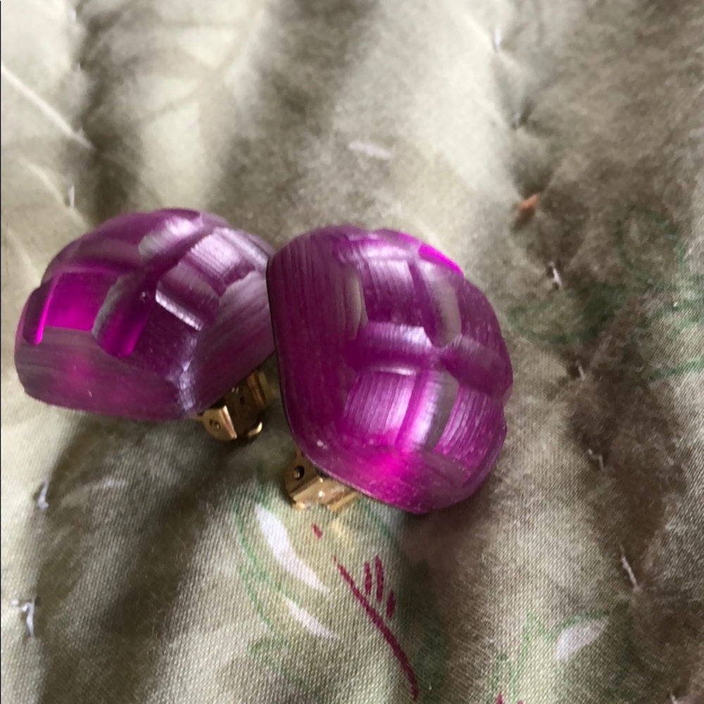 Clip earrings